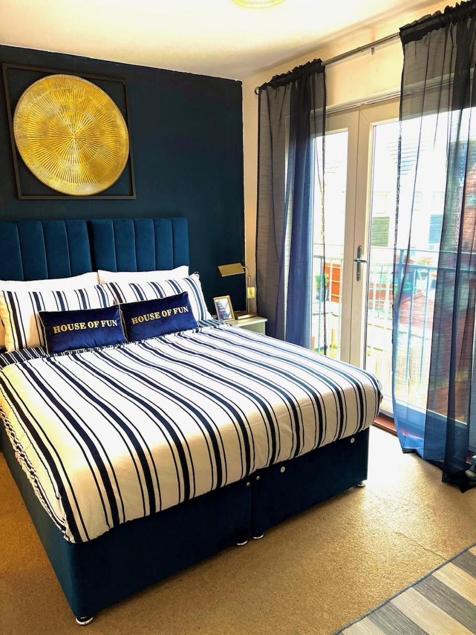 Dartford Kent Luxe Home -2 Mins From Dartford Crossing - Close To Town Centre & Station - 5 Bedroom Holiday Home - Fun Games & Free Parking-Sleeps 1 To 12 Екстер'єр фото