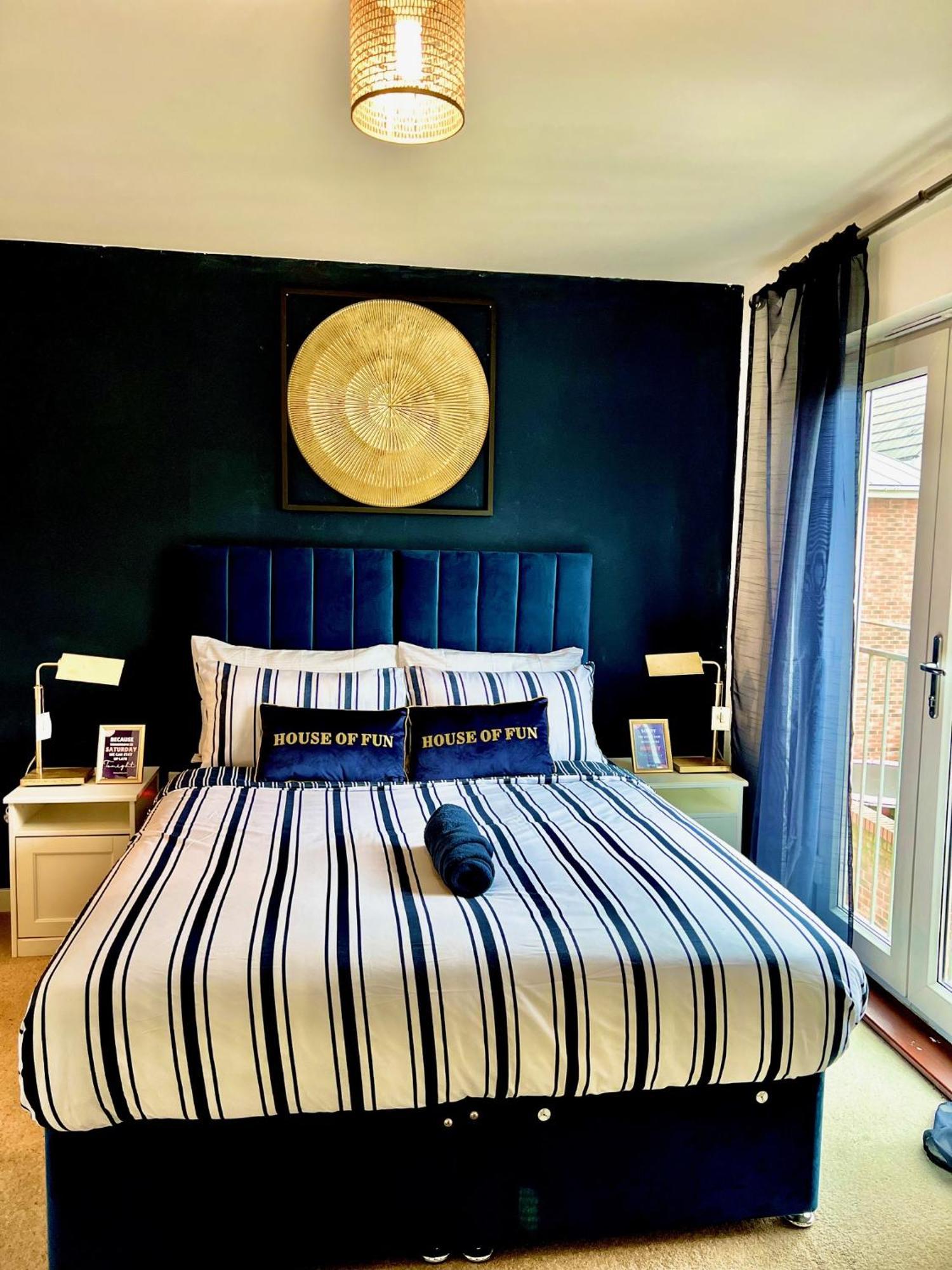 Dartford Kent Luxe Home -2 Mins From Dartford Crossing - Close To Town Centre & Station - 5 Bedroom Holiday Home - Fun Games & Free Parking-Sleeps 1 To 12 Екстер'єр фото