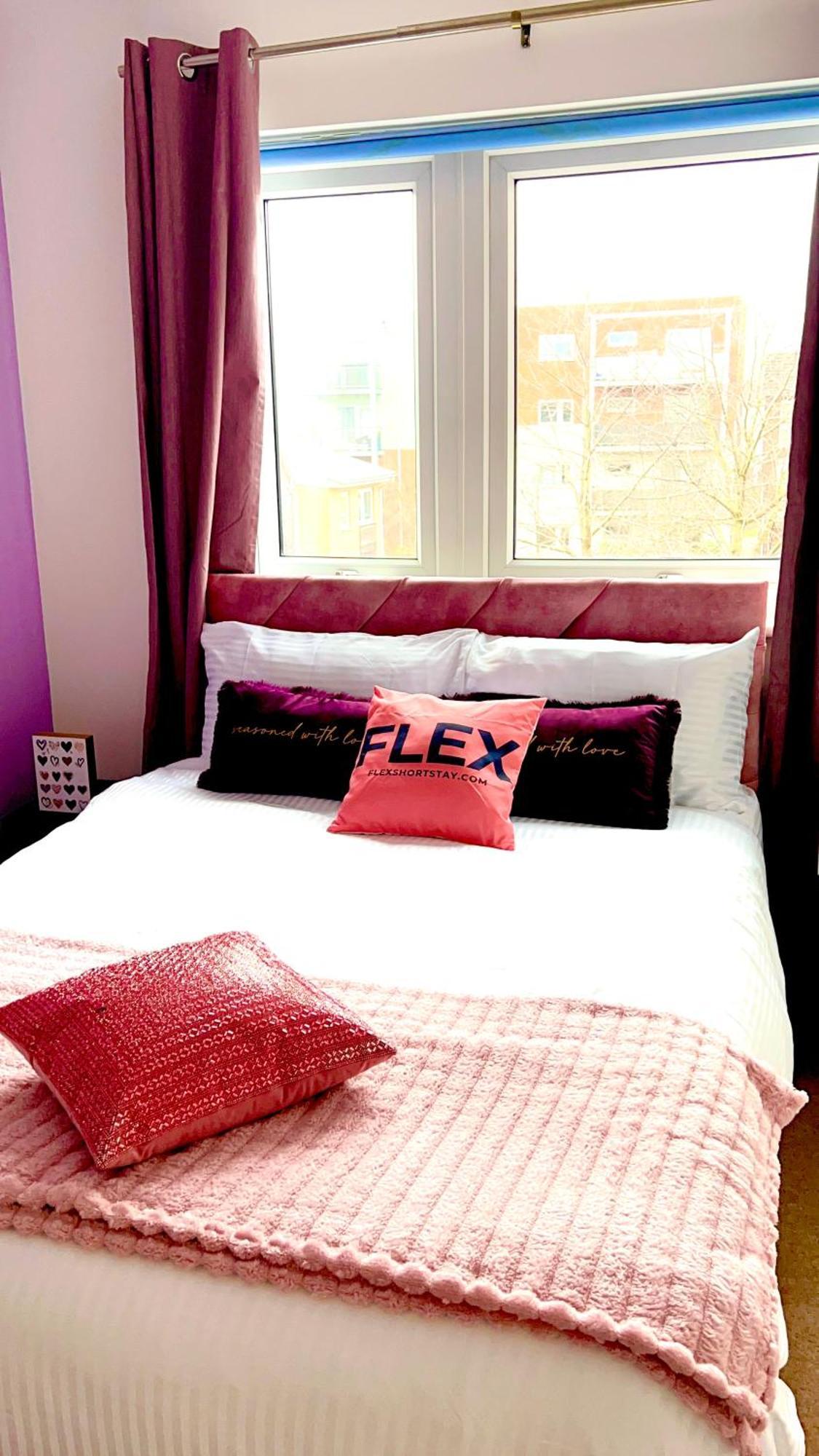 Dartford Kent Luxe Home -2 Mins From Dartford Crossing - Close To Town Centre & Station - 5 Bedroom Holiday Home - Fun Games & Free Parking-Sleeps 1 To 12 Екстер'єр фото